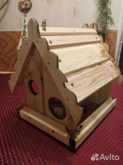 Деревянные резные скворечники и кормушки