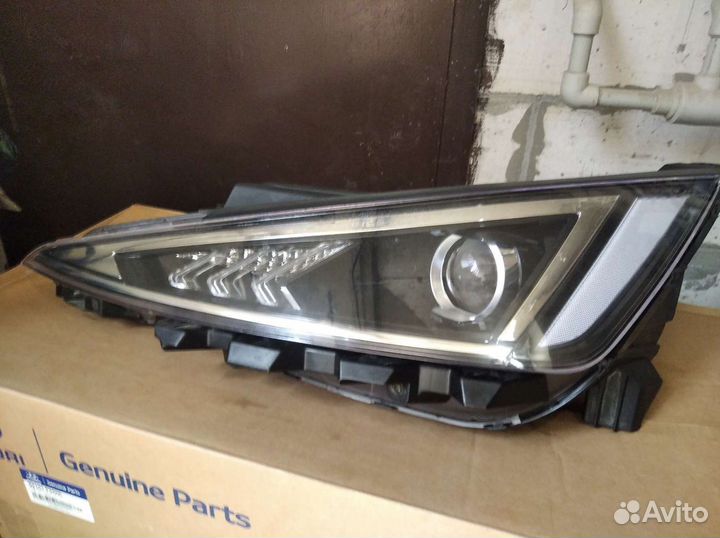 Фара левая Hyundai Elantra AD