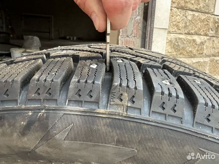 Pirelli Ice Zero 245/45 R19