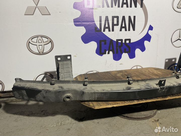 Усилитель переднего бампера BMW E90