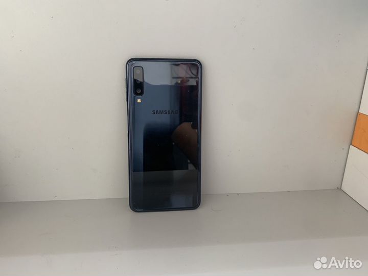 Samsung Galaxy A7 (2018), 4/64 ГБ