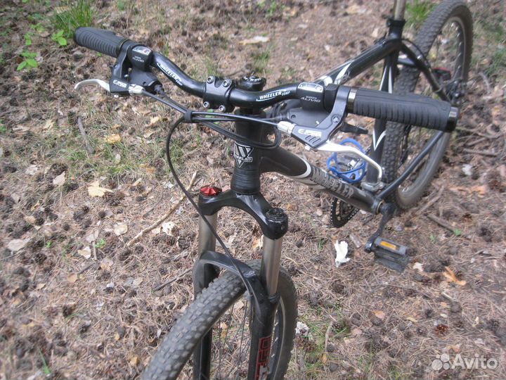 Два горных алюминиевых велосипеда