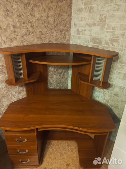 Компьютерный стол