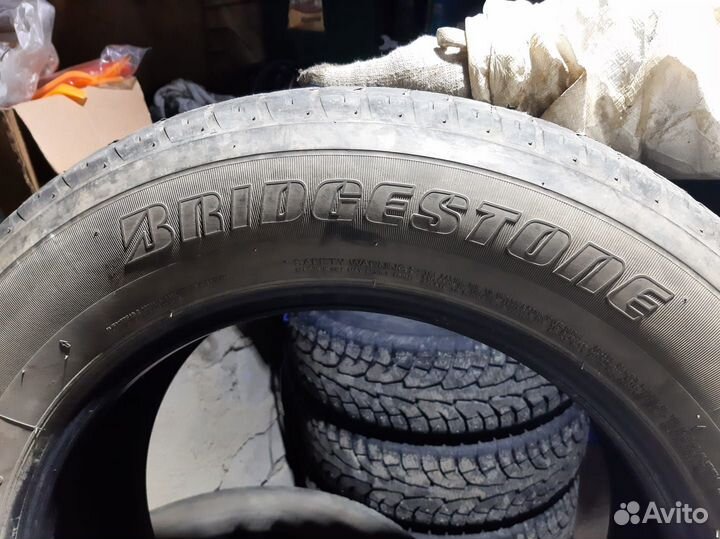 Bridgestone Dueler H/T 687 225/65 R17