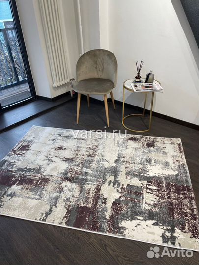 Ковер серый моамор с брусничным лофт