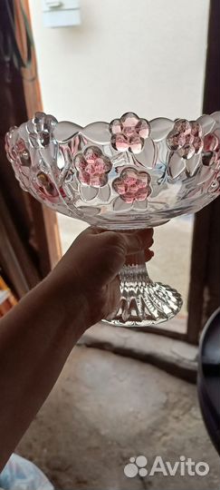 Ваза для фруктов на ножке