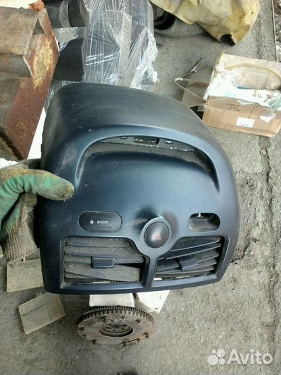 Накладка панели центральная Ниссан Альмера Классик