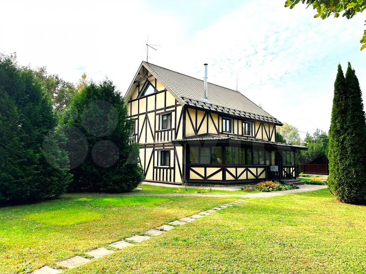 Коттедж 260 м² на участке 15 сот.