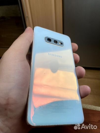 Продам Samsung Galaxy S10e 6/128 Gb