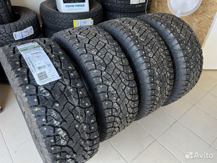 Kumho Road Venture AT52 315/70 R17