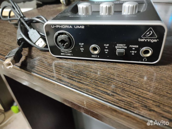 Звуковая карта Behringer u-phoria UM2
