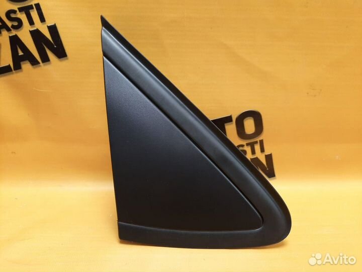 Накладка уголок правого зеркала Volkswagen Polo