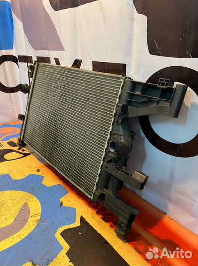 Радиатор охлаждения Opel Astra J универсал A17DTR