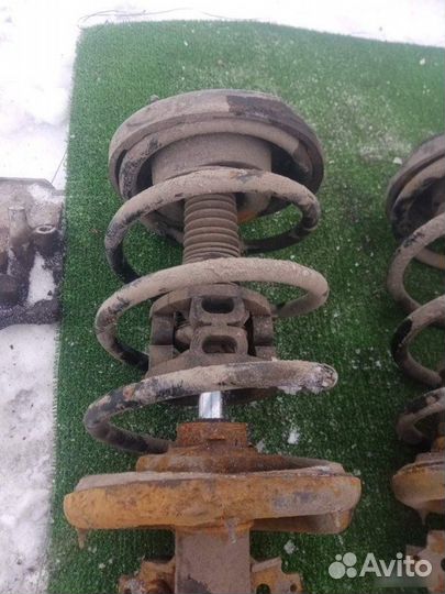 Амортизатор пружина передний Renault Laguna 1999