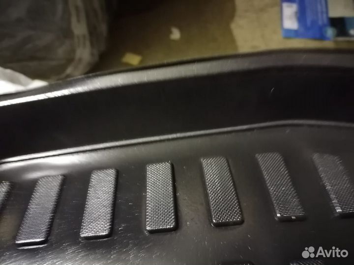 Ковер в багажник на mitsubishi lancer 9