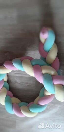 Бортики в кроватку косичка-зефирка