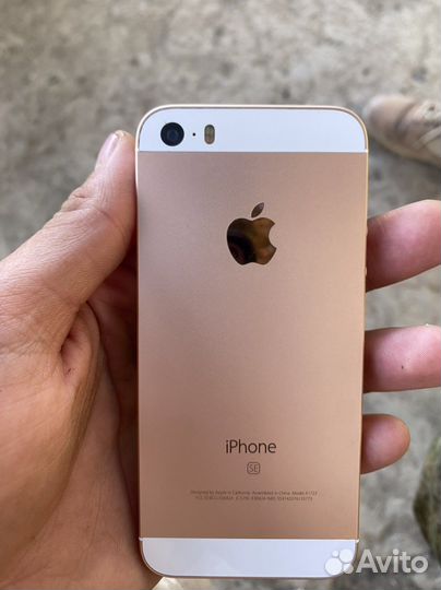 Телефон iPhone 5SE