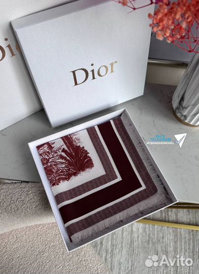 Платок Dior из новой весенней коллекции