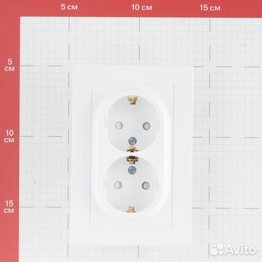 Розетка Systeme Electric AtlasDesign встраиваемая белая со шторками (ATN000126)