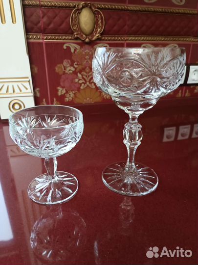 Конфетница хрустальная на ножке