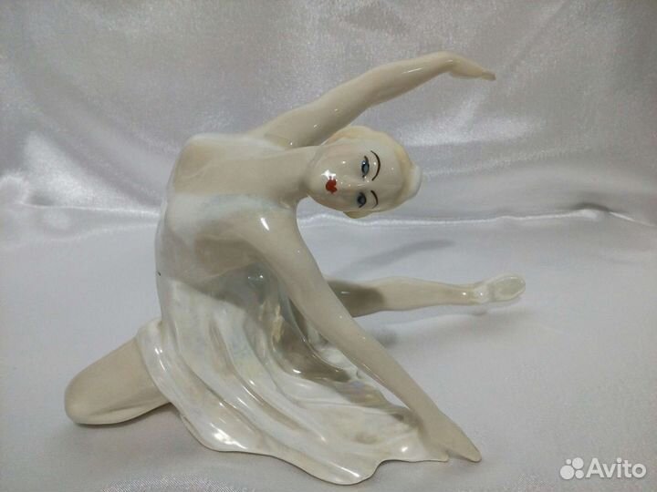 Фарфоровая статуэтка Балерина.Без сколов,трещин