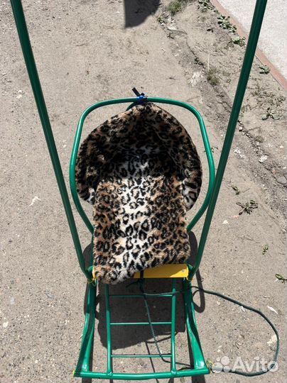 Детские санки с ручкой на колесиках