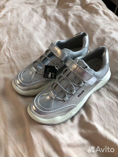 Кроссовки женские