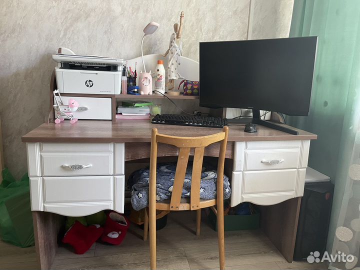 Письменный стол для девочки