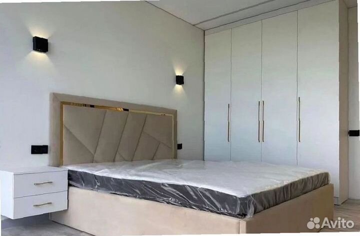 Кровать с подъемным механизмом двуспальная