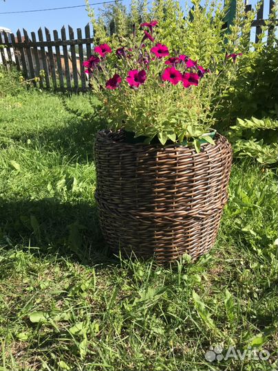 Кашпо напольное уличное из искуственного ротанга