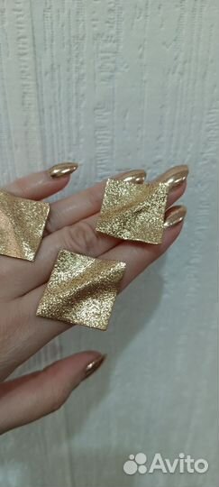 Украшения в стиле золота