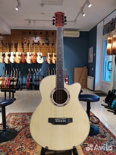 Акустическая гитара Новая
