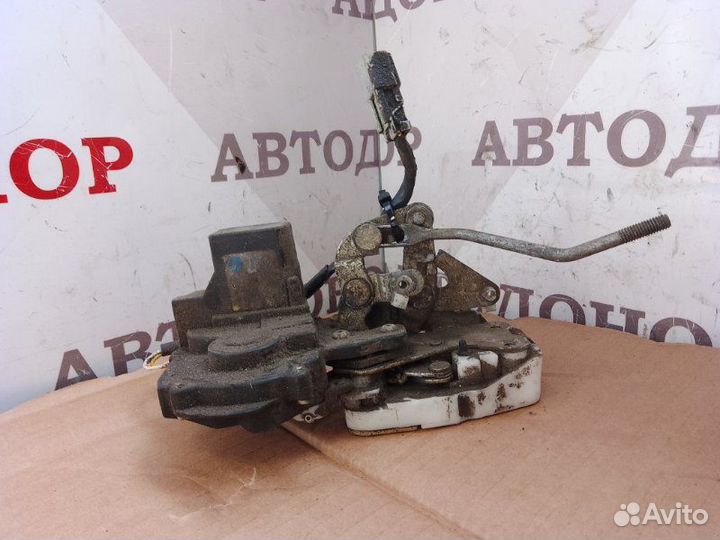 Замок двери задний левый Honda Accord 1994