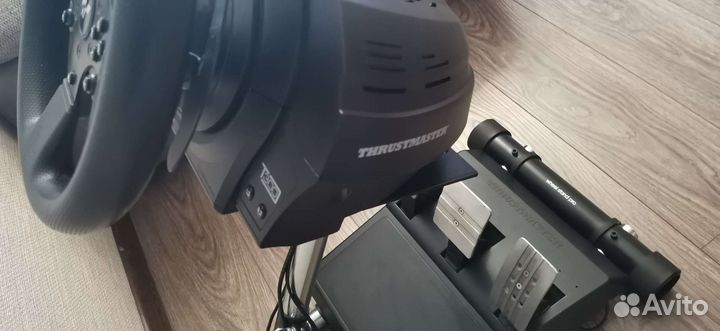 Игровой руль thrustmaster t300 c стойкой