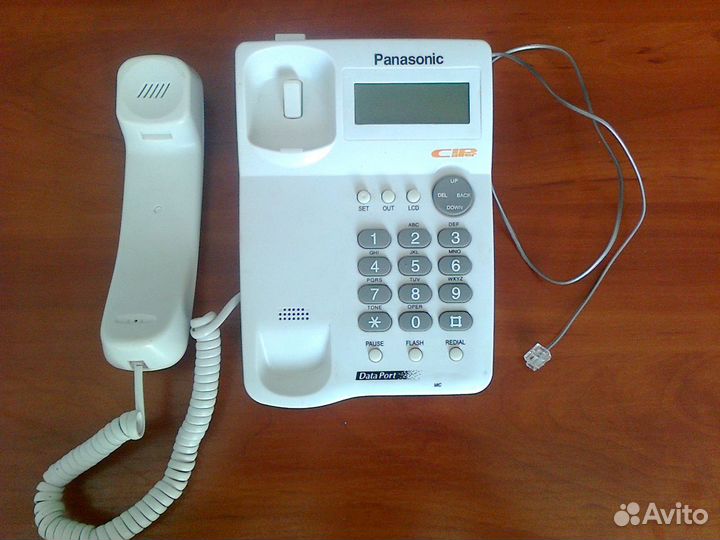 Кнопочный телефон Panasonic