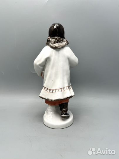 Статуэтка Якутка с цветком лфз