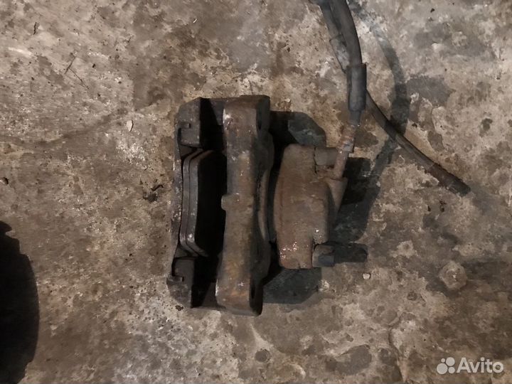 Суппорт передний правый Транспортер Т5