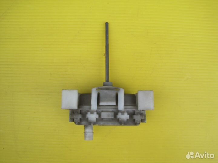 Активатор лючка бензобака Audi A3 8L 8l0862153