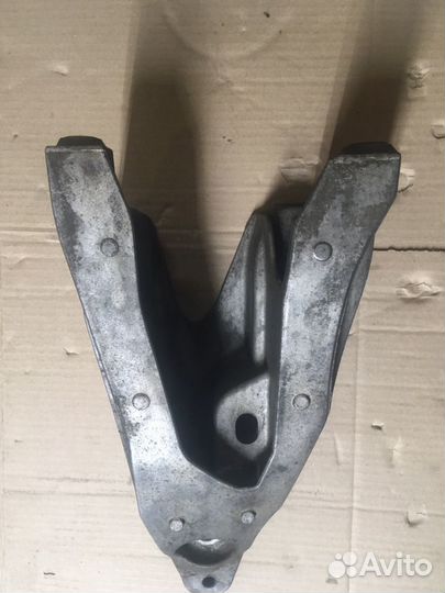 Опора двигателя Volkswagen T5