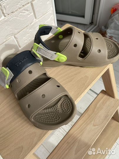 Сандалии crocs j1