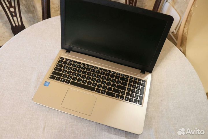 Ноутбук Asus 4 ядра, 8gb, hd505, ssd 250