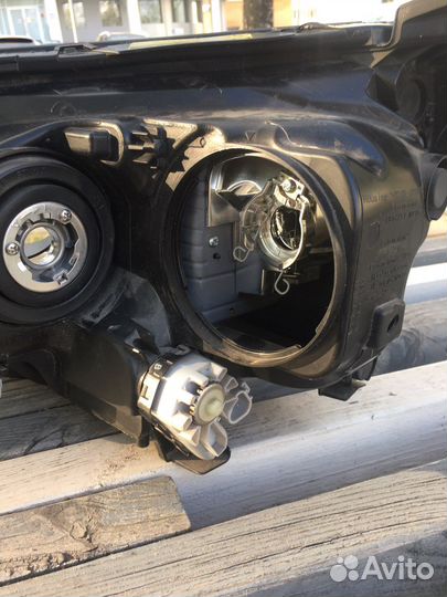 Фара правая оригинал toyota rav4