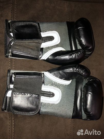 Боксерские перчатки everlast 10 oz