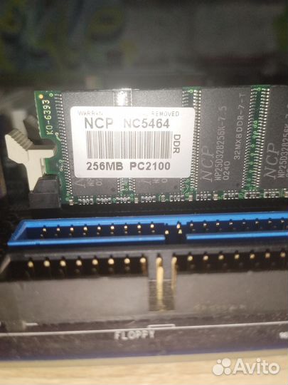 Материнская плата с процессором и памятью