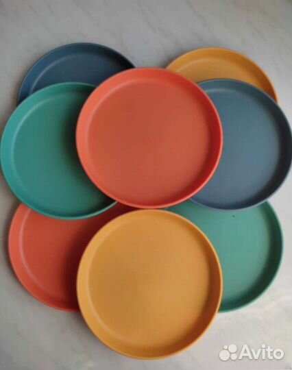 Набор пластиковых тарелочек