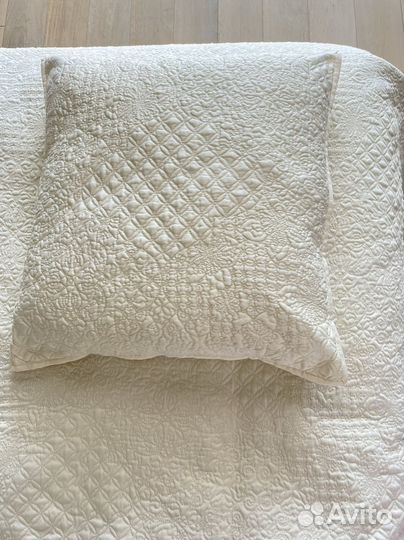 Zara home покрывало с рельефным дамасским узором