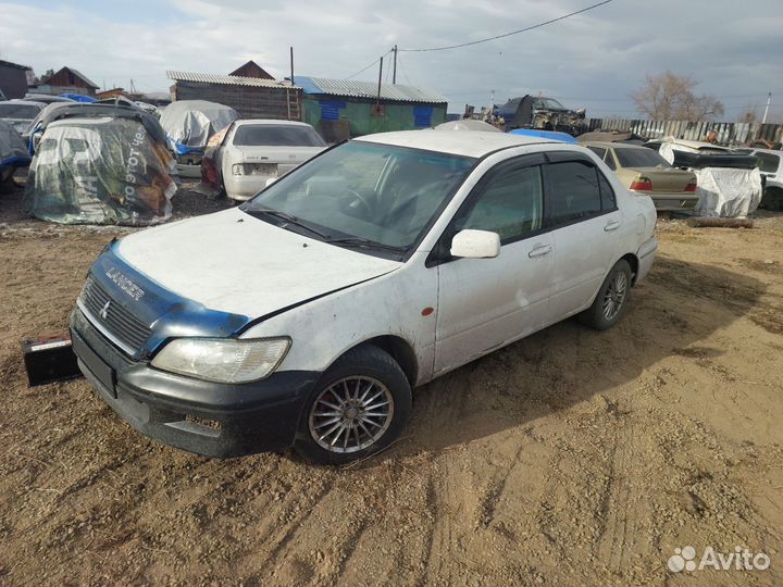 Mitsubishi Lancer 1.5 CVT, 2001, битый, 30 000 км