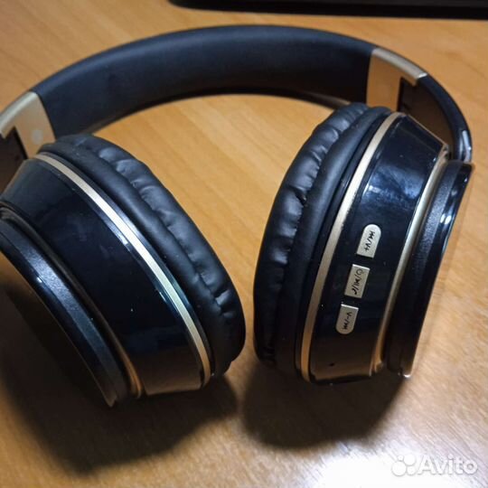 Беспроводные наушники новые