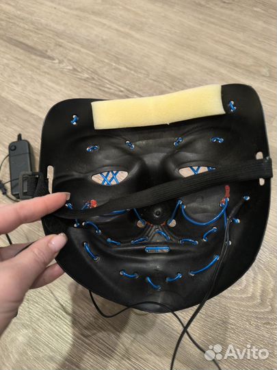 Маска карнавальная черная светящаяся