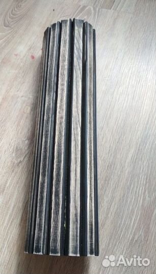 Столик реечный из дуба и натуральной кожи